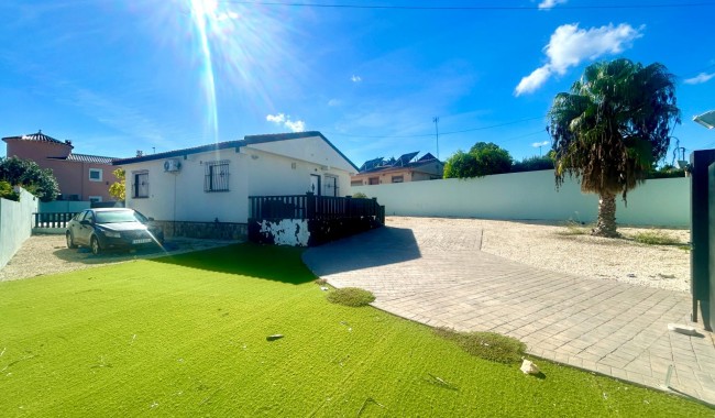 Resale - Villa - Pilar de La Horadada - Pinar de Campoverde