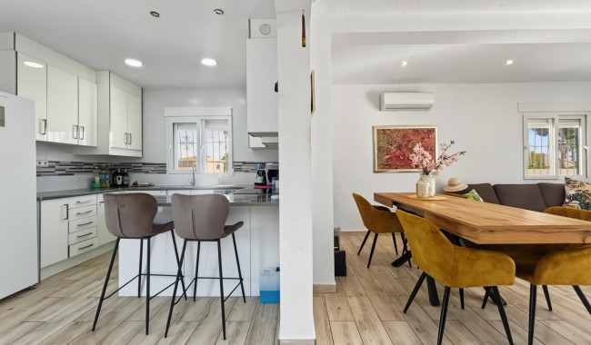 Resale - Villa - Pilar de La Horadada - Pinar de Campoverde