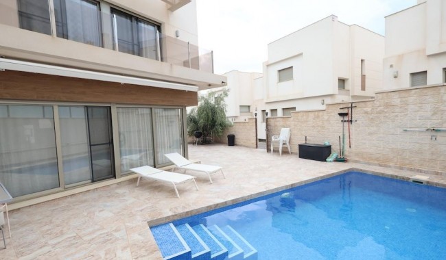 Resale - Villa - Orihuela Costa - Villamartín