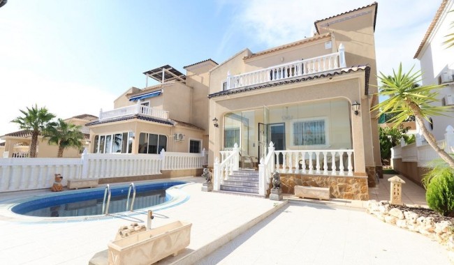 Resale - Villa - Orihuela Costa - Villamartín-Las Filipinas