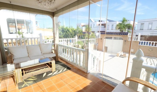 Resale - Villa - Orihuela Costa - Villamartín-Las Filipinas