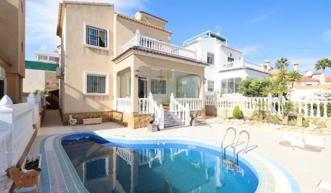 Resale - Villa - Orihuela Costa - Villamartín-Las Filipinas