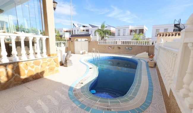 Resale - Villa - Orihuela Costa - Villamartín-Las Filipinas
