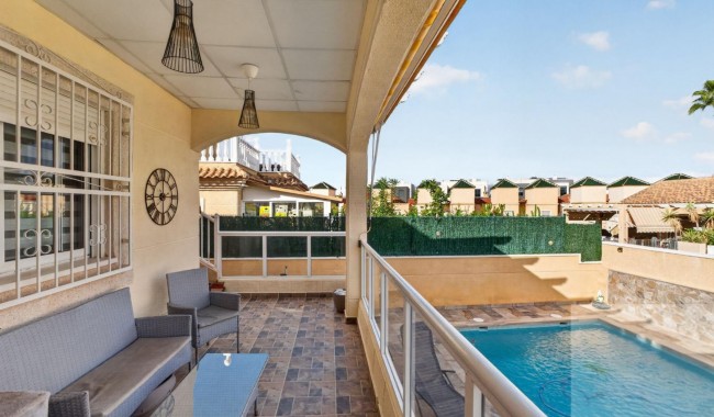 Resale - Villa - Los Altos