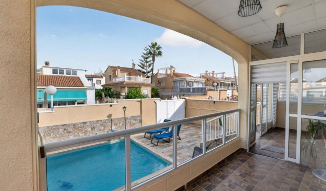 Resale - Villa - Los Altos