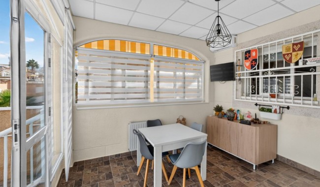 Resale - Villa - Los Altos