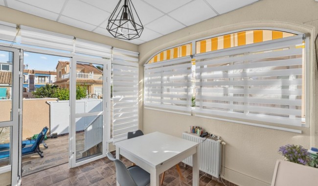 Resale - Villa - Los Altos