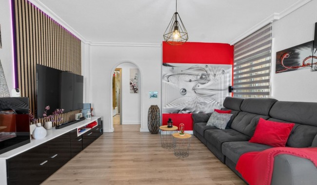 Resale - Villa - Los Altos