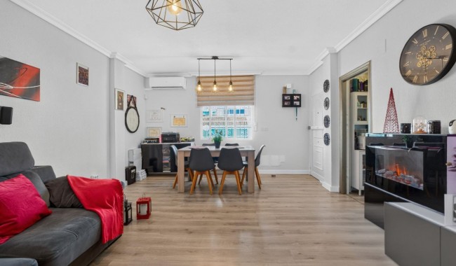 Resale - Villa - Los Altos