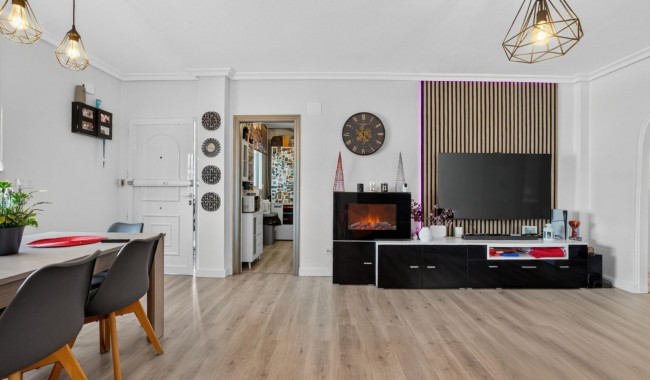 Resale - Villa - Los Altos
