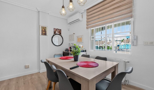 Resale - Villa - Los Altos