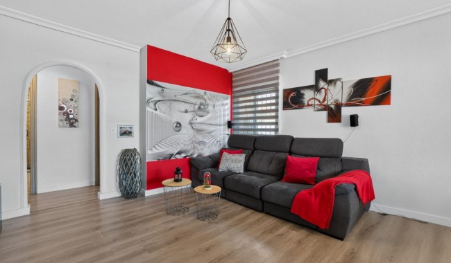 Resale - Villa - Los Altos