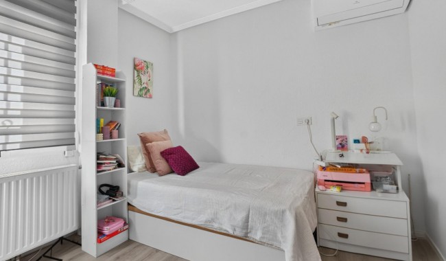 Resale - Villa - Los Altos