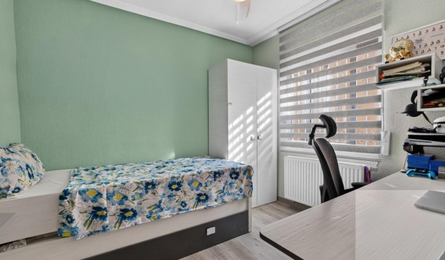 Resale - Villa - Los Altos