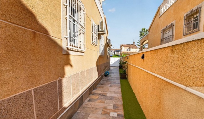 Resale - Villa - Los Altos