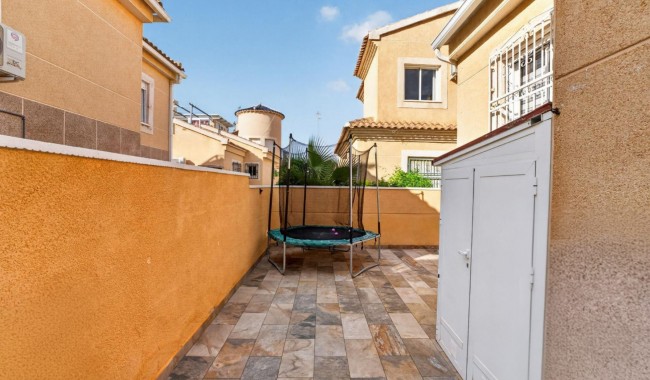 Resale - Villa - Los Altos