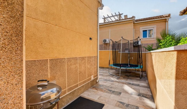 Resale - Villa - Los Altos