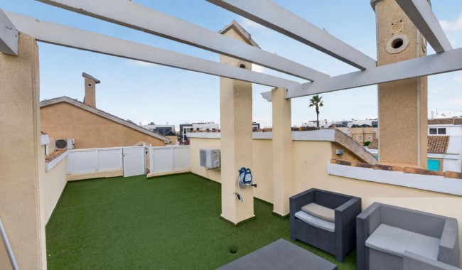 Resale - Villa - Los Altos