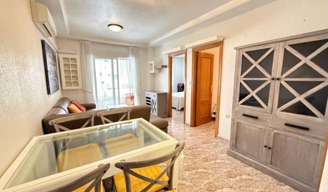 Resale - Apartment - Torrevieja - Playa del cura