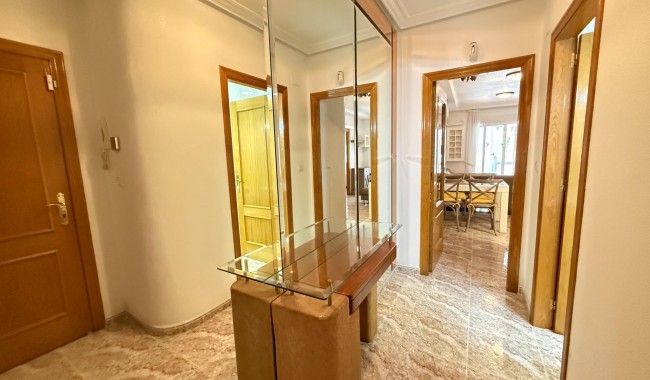 Resale - Apartment - Torrevieja - Playa del cura