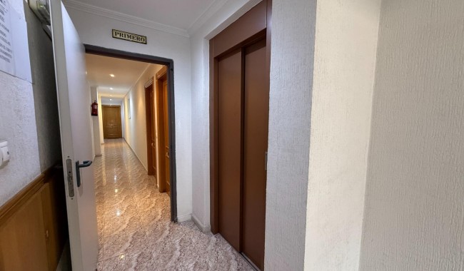 Resale - Apartment - Torrevieja - Playa del cura
