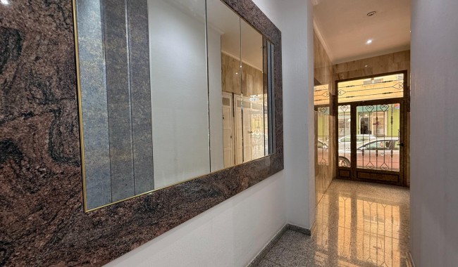 Resale - Apartment - Torrevieja - Playa del cura